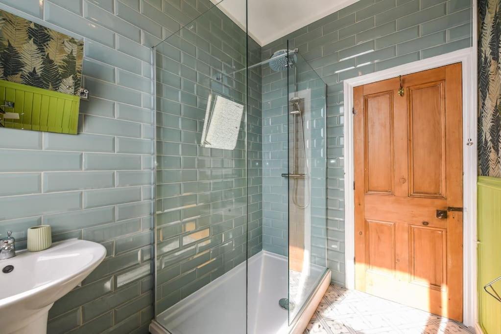 Traditional 3-Bed Property In Pontcanna With Parking Cardiff Exteriér fotografie