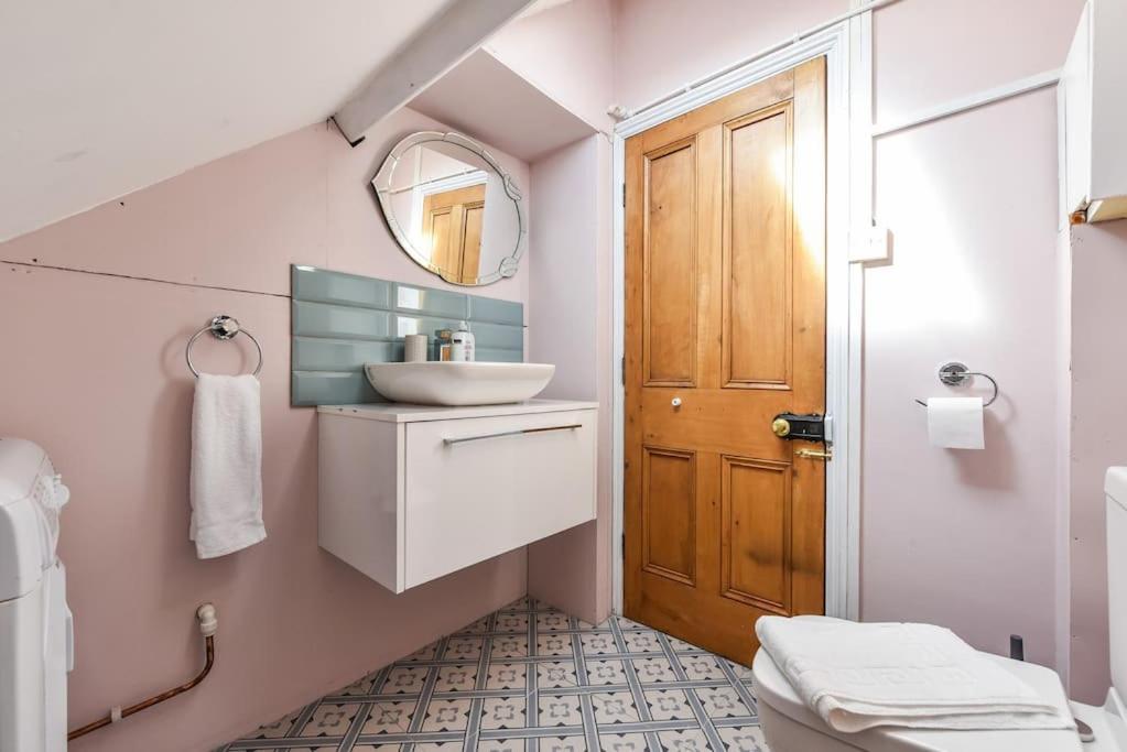 Traditional 3-Bed Property In Pontcanna With Parking Cardiff Exteriér fotografie