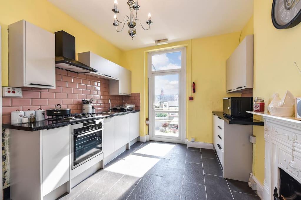 Traditional 3-Bed Property In Pontcanna With Parking Cardiff Exteriér fotografie