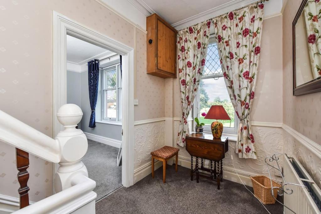 Traditional 3-Bed Property In Pontcanna With Parking Cardiff Exteriér fotografie