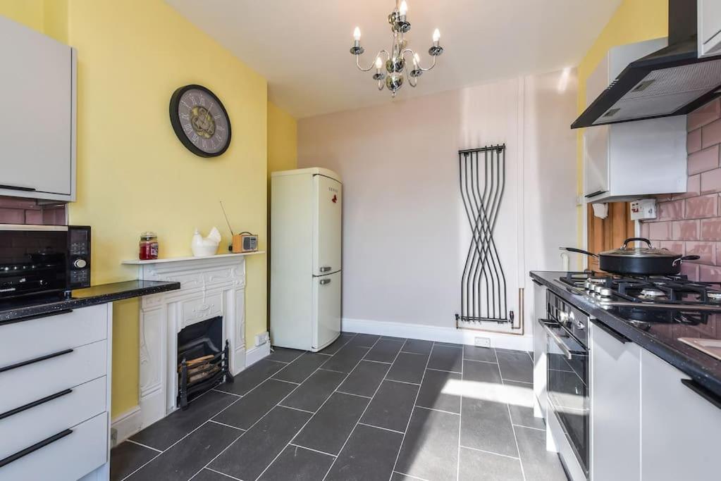 Traditional 3-Bed Property In Pontcanna With Parking Cardiff Exteriér fotografie