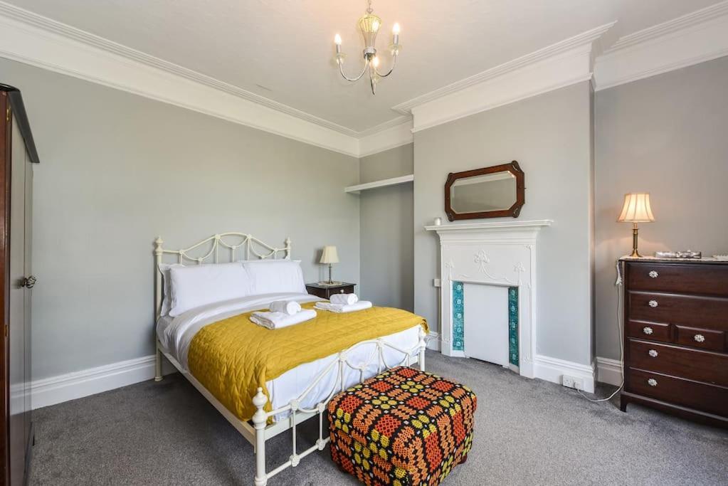 Traditional 3-Bed Property In Pontcanna With Parking Cardiff Exteriér fotografie